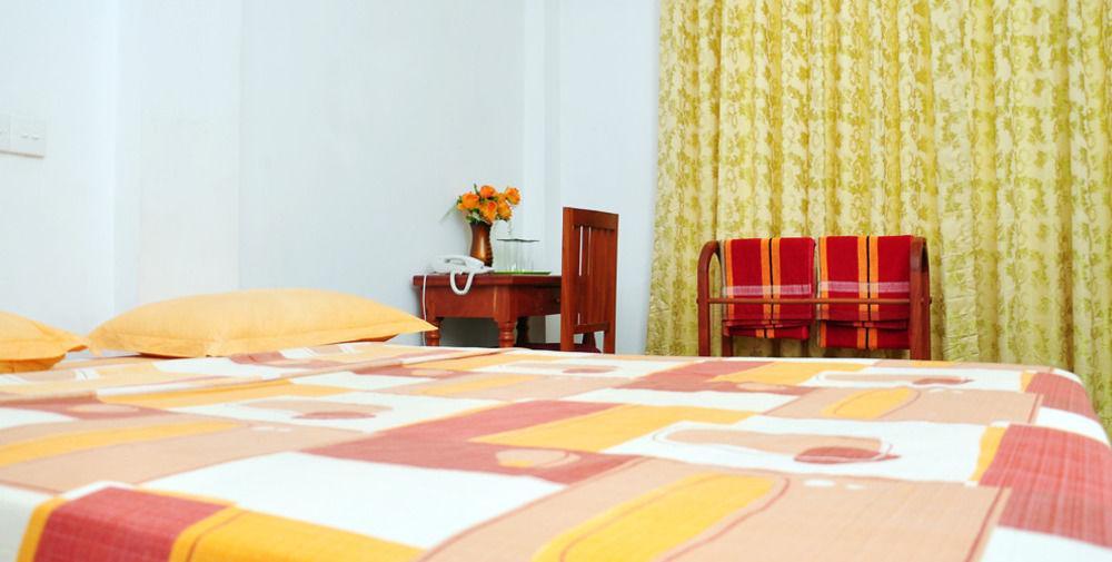 Oyo 290 Night Station Hotel Panadura Exterior photo